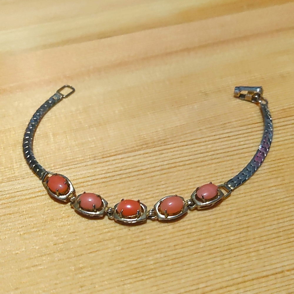 5 Coral Pearl Bracelet
